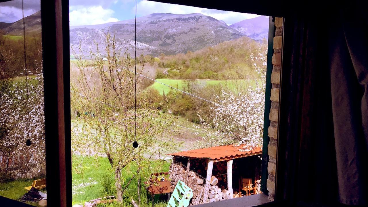 Pian D'Isola Bed and Breakfast Costacciaro Eksteriør billede